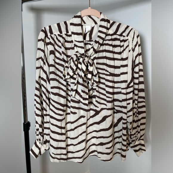 H&M Zebra Print Blouse with Tie Neck - Size 4 - Picture 7 of 10